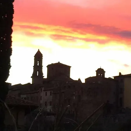 Finestra Su * Lucignano